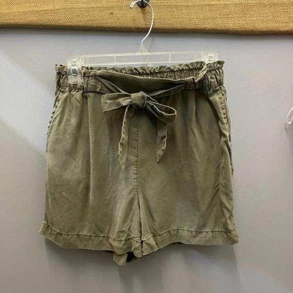 H&M High Waist Paper Bag Shorts Olive Green - Picture 2 of 13